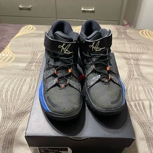 Kyrie VII basketball shoe